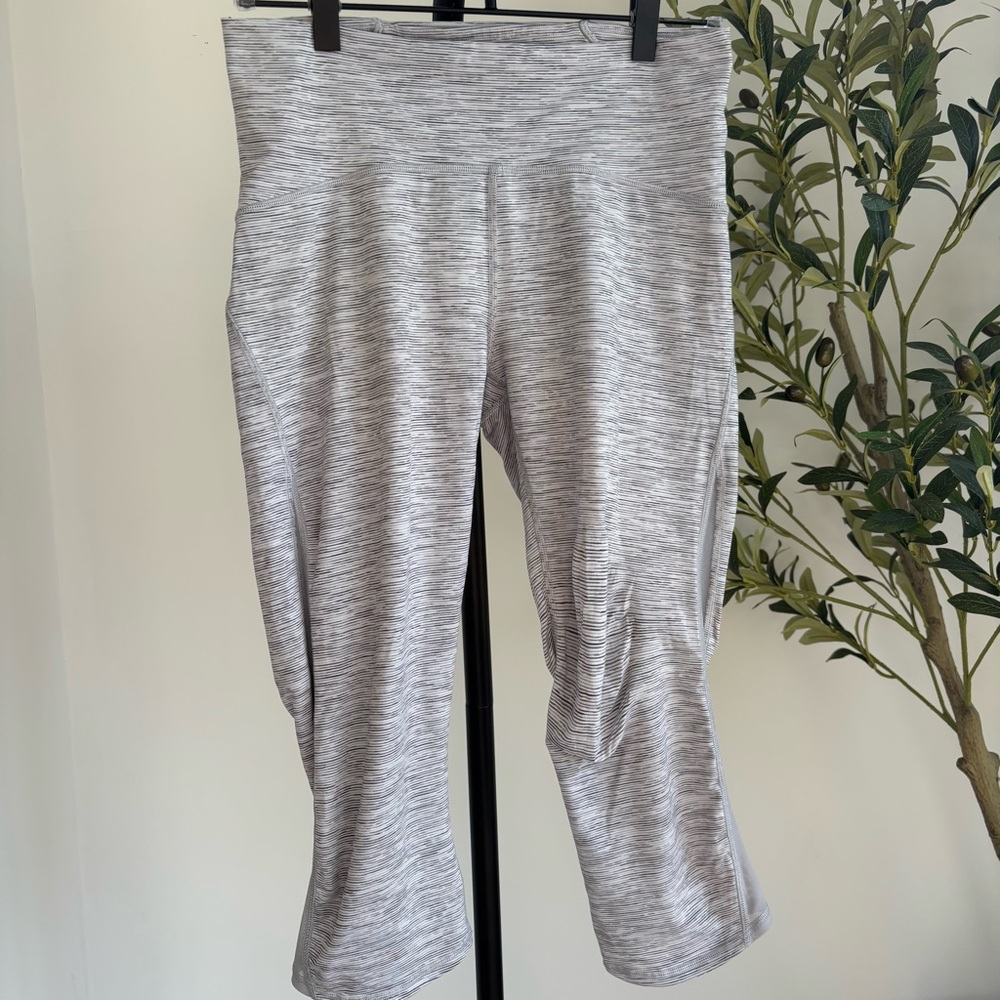 • [Lululemon] Capri Legging •
